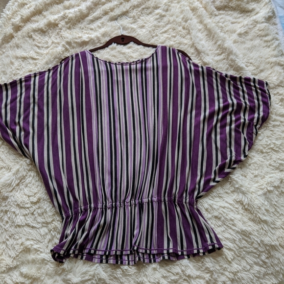 Sleeveless flirty top - Picture 1 of 8